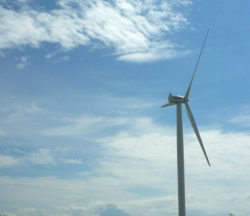 Aerogeneradores e Isla de Ometepe, Nicaragua. Utilizado bajo CC BY-NC 2.0 de Nyall & Maryanne en Flickr.