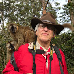 George Gorman con los monos